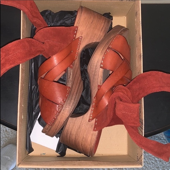 SOLD! Emmy Wrap Clog by Free People BROWN / RUST - Picture 5 of 8